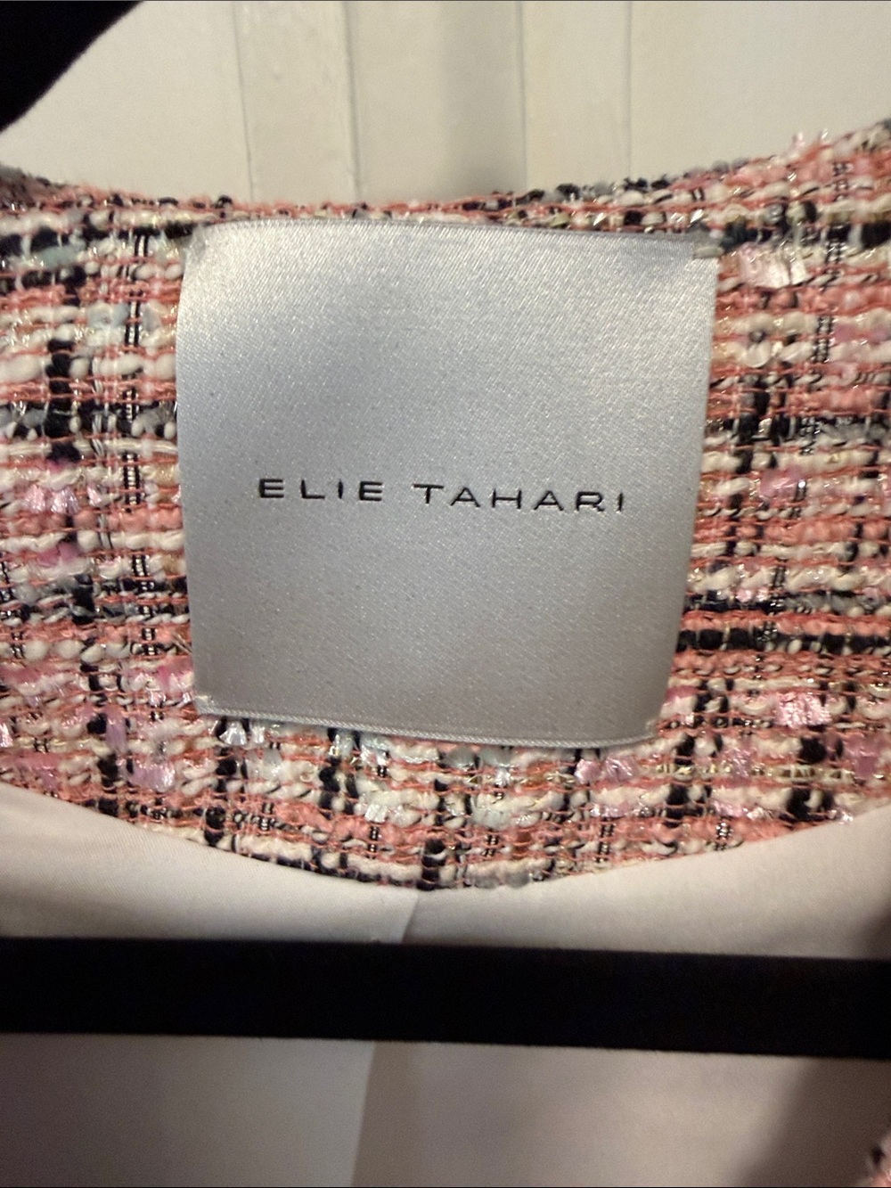 Elie Tahari Pink Tweed Boxy Blazer with Gold Buttons - Picture 2 of 8